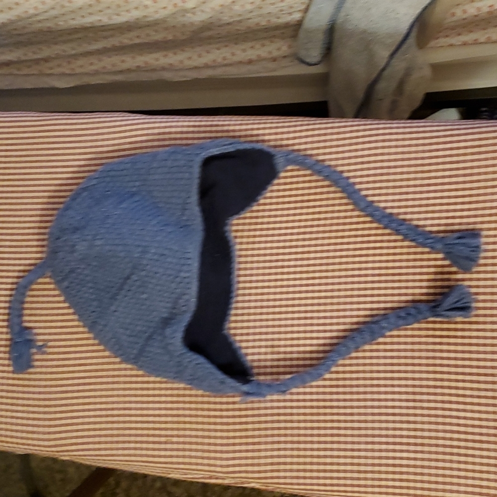 Very cute, very warm winter hat with braided ties